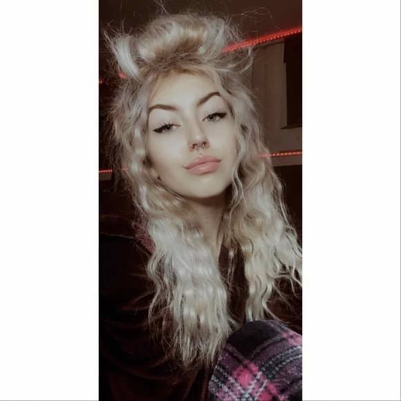 Meet your Posher, Brittany - Picture 1 of 1